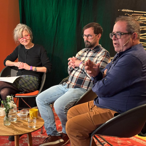 Runar Jordåen i panel sammen med Mark Gevisser på arrangementet “Å skape skeiv historie” under Littfest Bergen. Runar Jordåen i panel sammen med Mark Gevisser på arrangementet “Å skape skeiv historie” under Littfest Bergen.