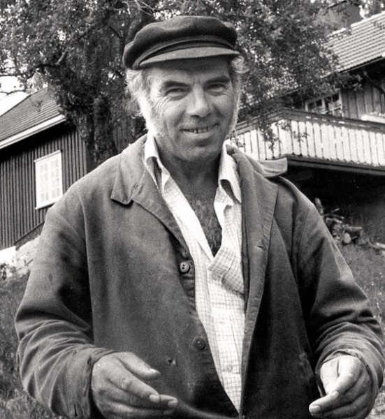 Portrett av Gunnar Bull Gunderseni 1981, frå Store Norske Leksikon Portrett av Gunnar Bull Gunderseni 1981, frå Store Norske Leksikon
