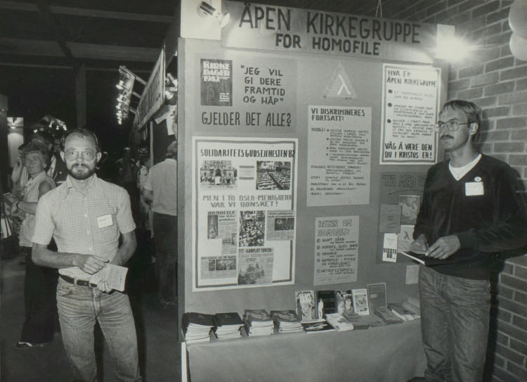 Jens T. Olsen og Stein Rusnes under kirkedagene i Trondheim i 1982. Foto: arkivet til ÅK. Jens T. Olsen og Stein Rusnes under kirkedagene i Trondheim i 1982. Foto: arkivet til ÅK.
