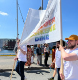 Fremst i paraden for UiB, fanen. Fremst i paraden for UiB, fanen.