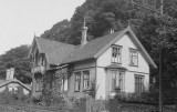 Foreningshuset til "Nord Norge Bergen" i Kalfarveien 34A, ble leid som festlokale av DNF-48 da de startet egen avdeling i Bergen. Vi åpner snart, kommer du? - SkeivtArkiv